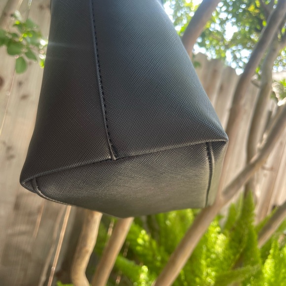 Lovely Anne Klein Tote with a Green Tree Frog on Bird of Paradise Art added - Picture 4 of 6